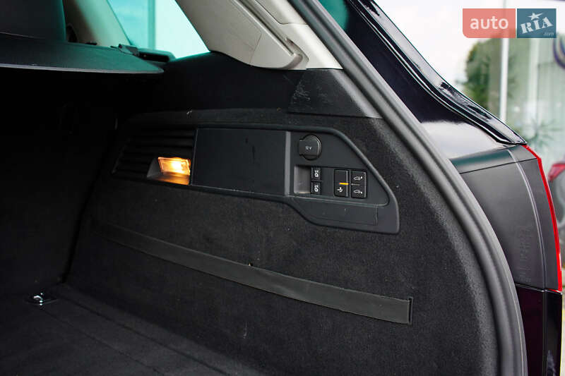 Внедорожник / Кроссовер Volkswagen Touareg 2014 в Житомире