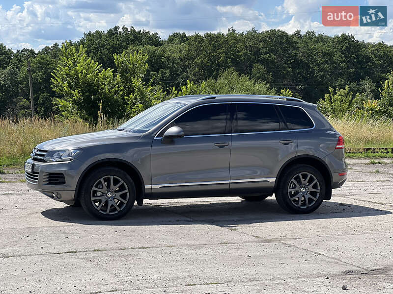 Внедорожник / Кроссовер Volkswagen Touareg 2012 в Жмеринке