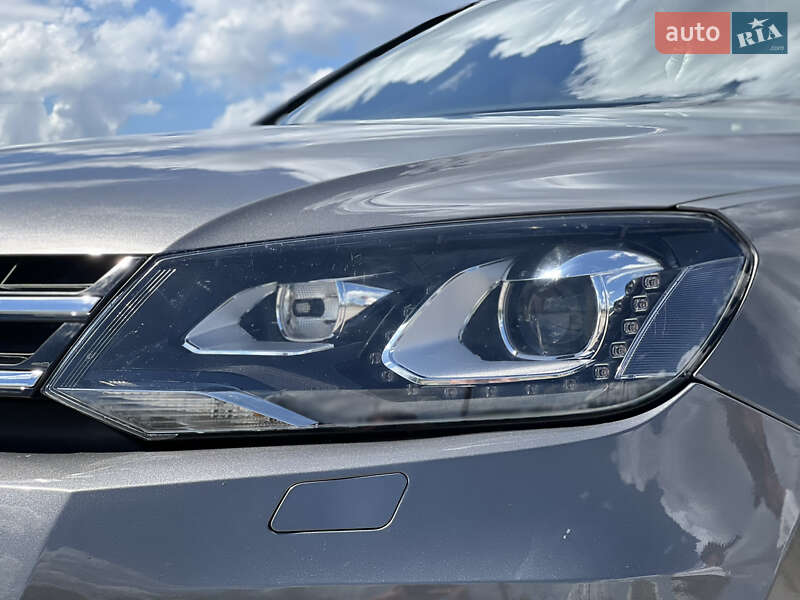 Внедорожник / Кроссовер Volkswagen Touareg 2012 в Жмеринке