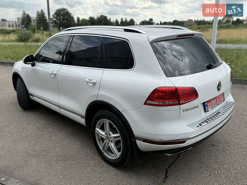 Позашляховик / Кросовер Volkswagen Touareg 2015 в Виноградові