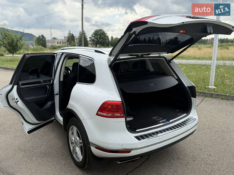 Позашляховик / Кросовер Volkswagen Touareg 2015 в Виноградові