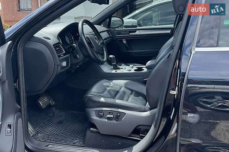 Внедорожник / Кроссовер Volkswagen Touareg 2016 в Киеве