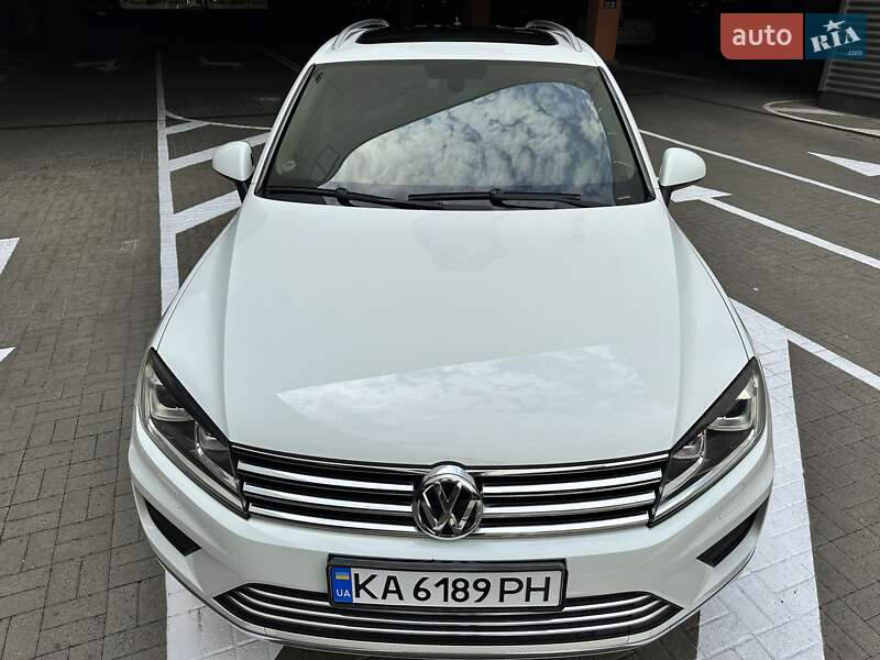 Позашляховик / Кросовер Volkswagen Touareg 2016 в Києві
