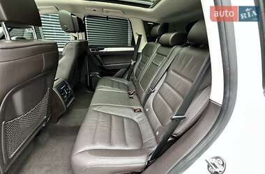 Внедорожник / Кроссовер Volkswagen Touareg 2016 в 