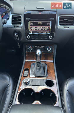 Внедорожник / Кроссовер Volkswagen Touareg 2014 в 