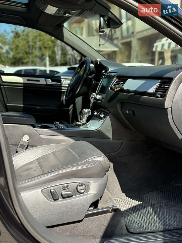 Внедорожник / Кроссовер Volkswagen Touareg 2012 в Ивано-Франковске