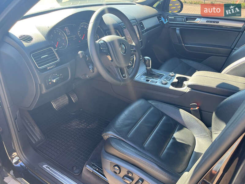 Позашляховик / Кросовер Volkswagen Touareg 2015 в Кривому Розі