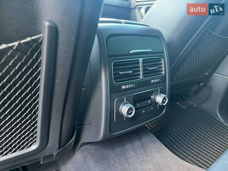 Позашляховик / Кросовер Volkswagen Touareg 2015 в Кривому Розі
