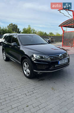 Позашляховик / Кросовер Volkswagen Touareg 2016 в Радивиліві