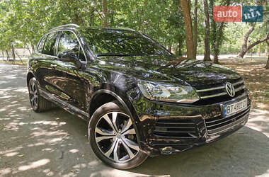 Внедорожник / Кроссовер Volkswagen Touareg 2014 в Киеве