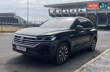 Внедорожник / Кроссовер Volkswagen Touareg 2020 в Киеве