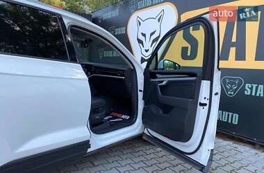 Внедорожник / Кроссовер Volkswagen Touareg 2019 в 