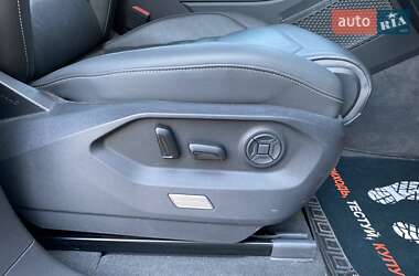 Внедорожник / Кроссовер Volkswagen Touareg 2019 в 