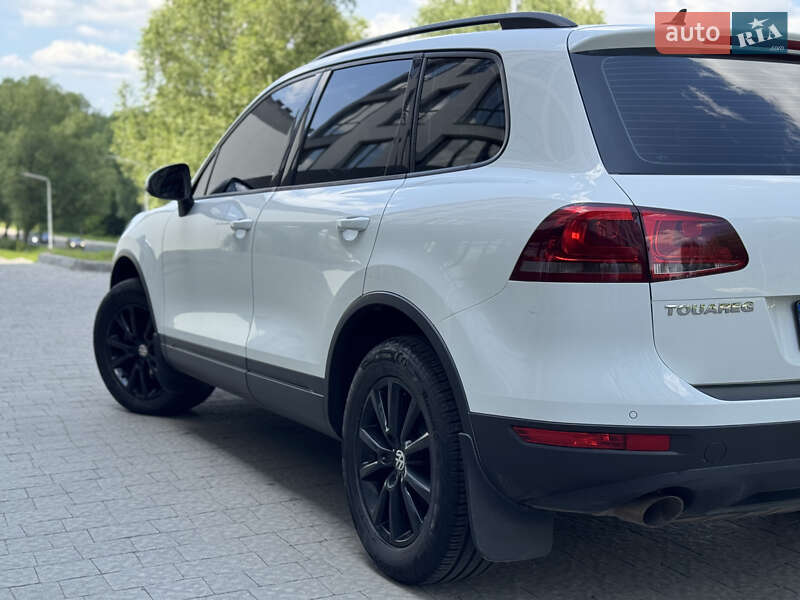Внедорожник / Кроссовер Volkswagen Touareg 2013 в Львове