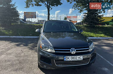 Внедорожник / Кроссовер Volkswagen Touareg 2012 в Ровно