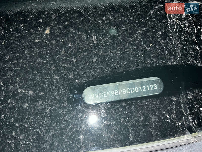 Внедорожник / Кроссовер Volkswagen Touareg 2012 в Ровно