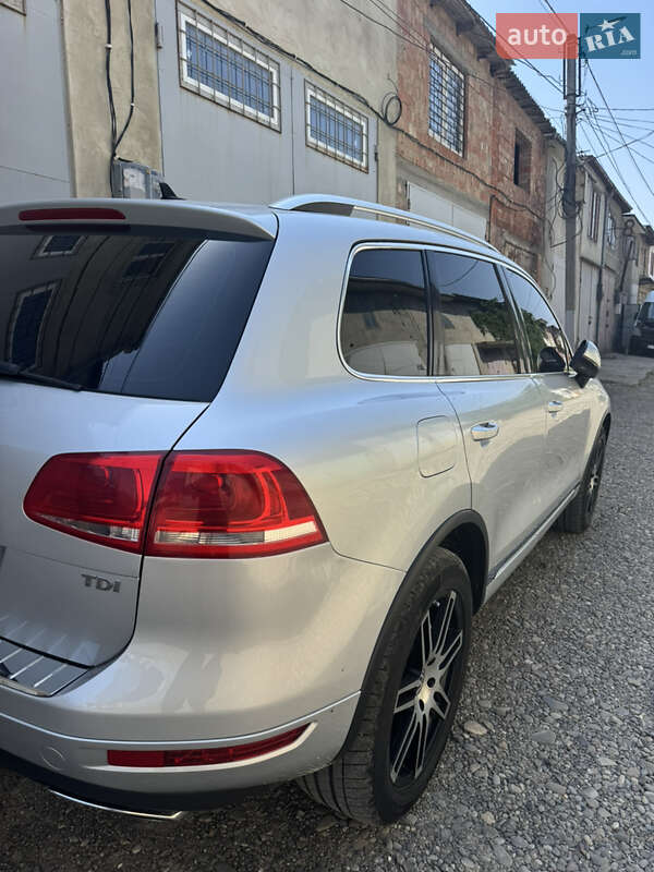 Внедорожник / Кроссовер Volkswagen Touareg 2012 в Черновцах