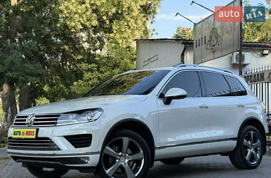 Внедорожник / Кроссовер Volkswagen Touareg 2016 в Николаеве