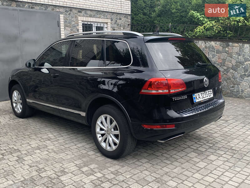 Внедорожник / Кроссовер Volkswagen Touareg 2013 в Киеве