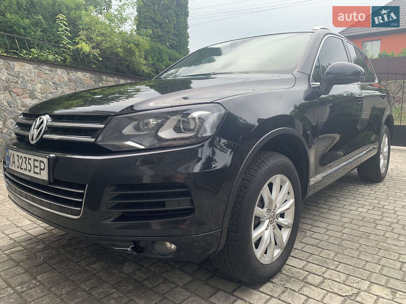 Внедорожник / Кроссовер Volkswagen Touareg 2013 в Киеве