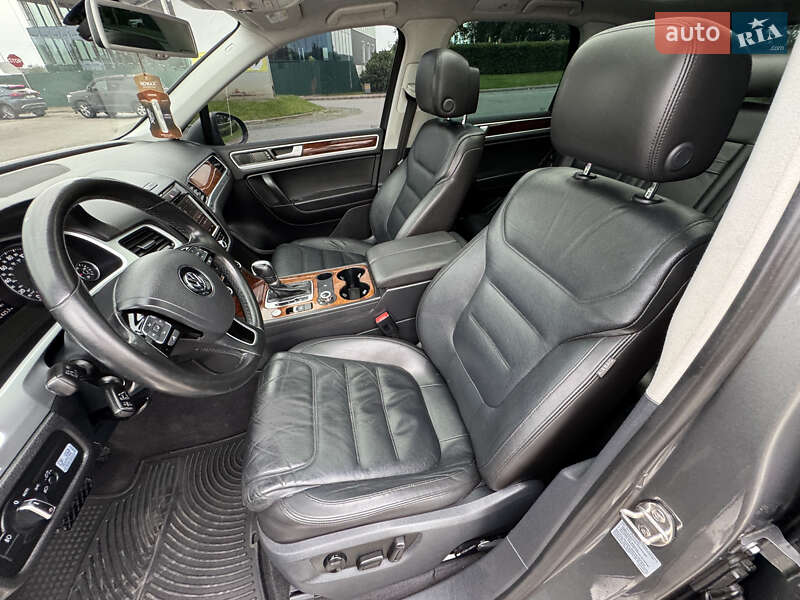 Позашляховик / Кросовер Volkswagen Touareg 2013 в Києві