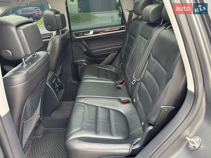 Позашляховик / Кросовер Volkswagen Touareg 2013 в Києві