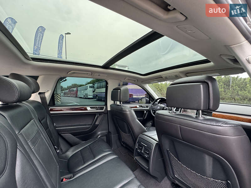 Позашляховик / Кросовер Volkswagen Touareg 2013 в Києві