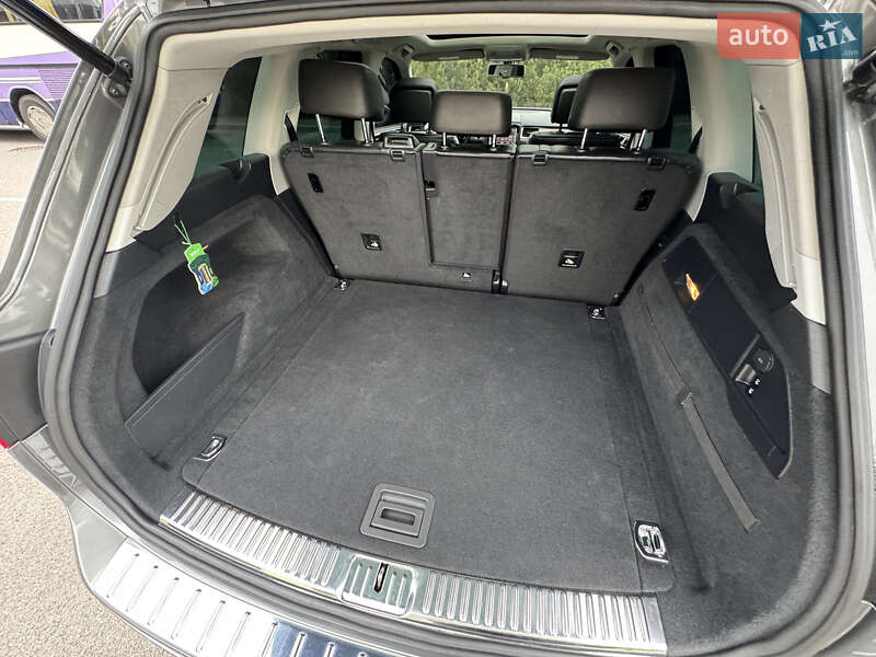 Позашляховик / Кросовер Volkswagen Touareg 2013 в Києві
