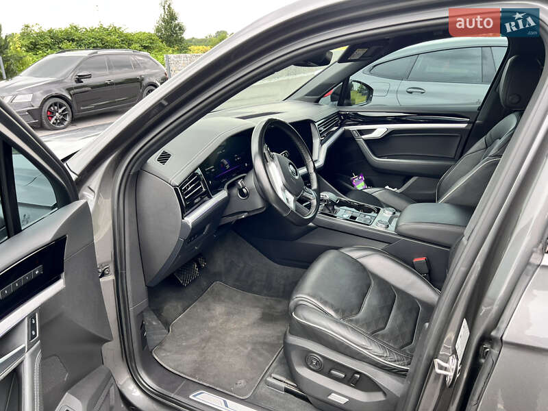 Позашляховик / Кросовер Volkswagen Touareg 2019 в Мукачевому