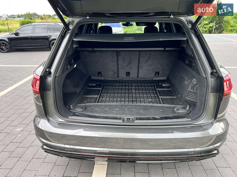Позашляховик / Кросовер Volkswagen Touareg 2019 в Мукачевому