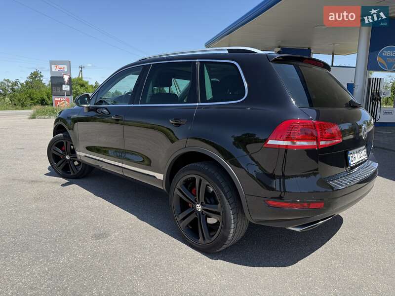 Внедорожник / Кроссовер Volkswagen Touareg 2014 в Кропивницком