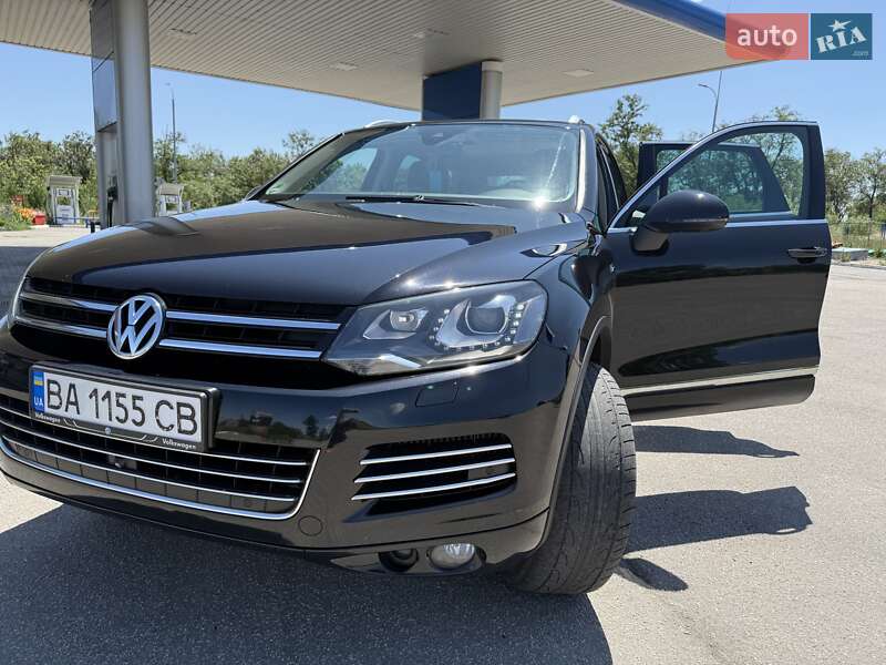 Внедорожник / Кроссовер Volkswagen Touareg 2014 в Кропивницком