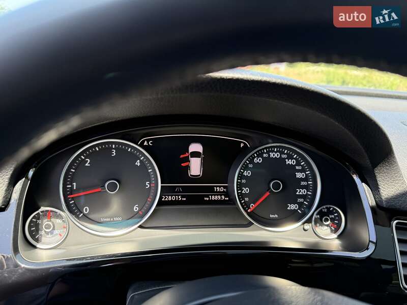 Внедорожник / Кроссовер Volkswagen Touareg 2014 в Кропивницком