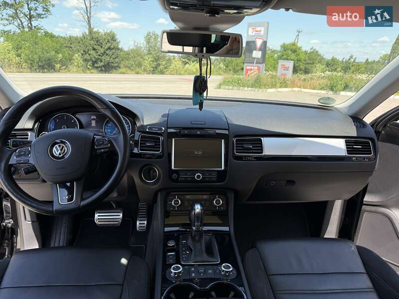 Внедорожник / Кроссовер Volkswagen Touareg 2014 в Кропивницком