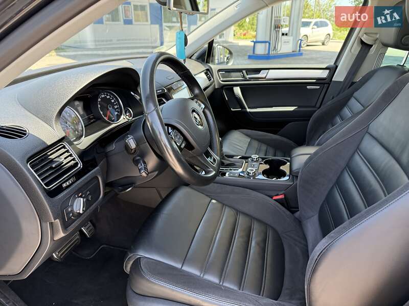 Внедорожник / Кроссовер Volkswagen Touareg 2014 в Кропивницком