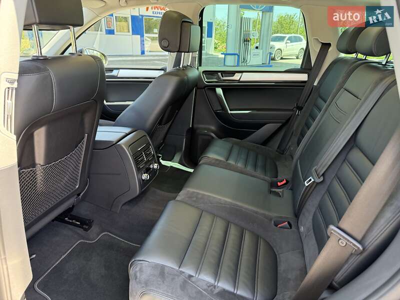 Внедорожник / Кроссовер Volkswagen Touareg 2014 в Кропивницком