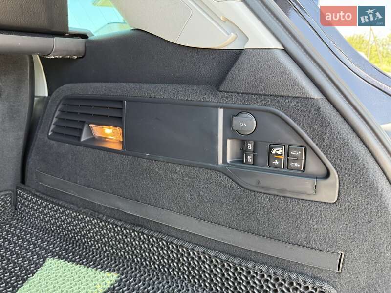 Внедорожник / Кроссовер Volkswagen Touareg 2014 в Кропивницком