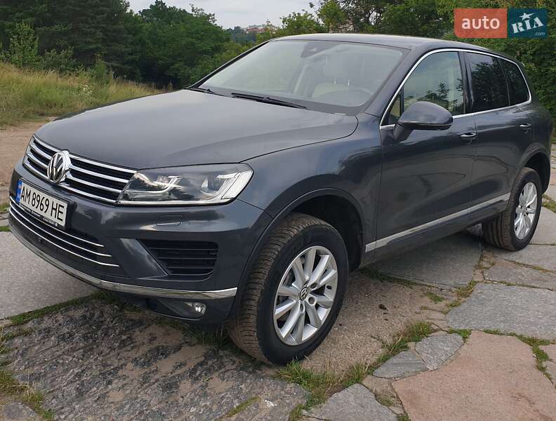 Внедорожник / Кроссовер Volkswagen Touareg 2015 в Житомире