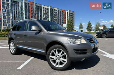 Внедорожник / Кроссовер Volkswagen Touareg 2010 в Киеве