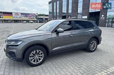 Внедорожник / Кроссовер Volkswagen Touareg 2018 в 