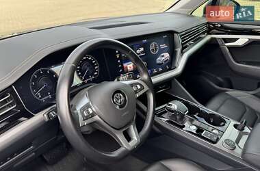 Внедорожник / Кроссовер Volkswagen Touareg 2018 в 