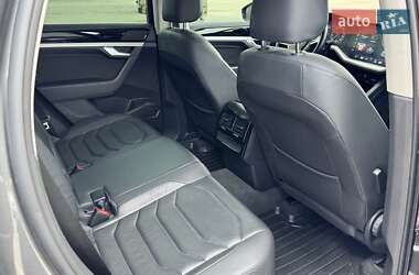 Внедорожник / Кроссовер Volkswagen Touareg 2018 в 