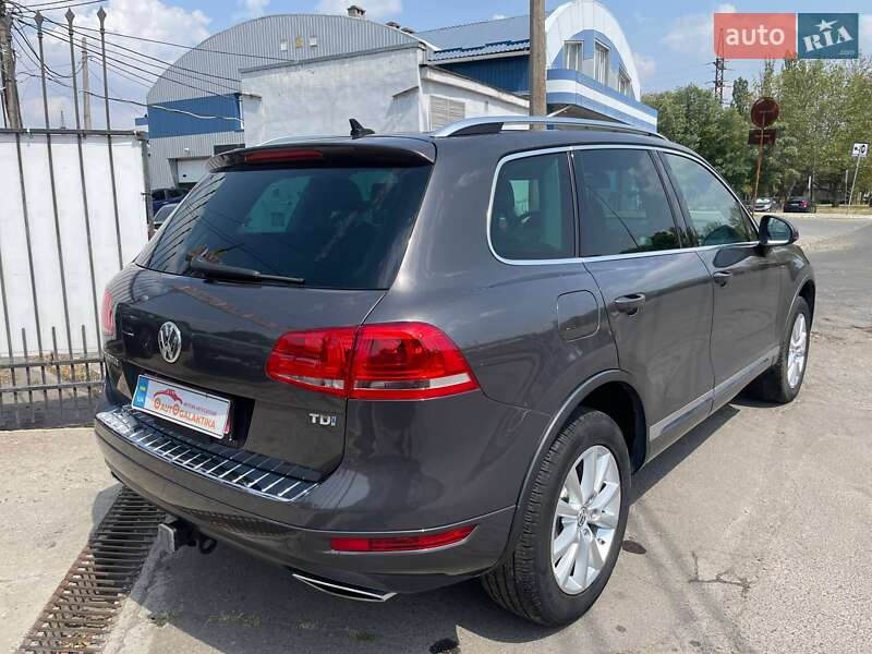 Позашляховик / Кросовер Volkswagen Touareg 2012 в Миколаєві