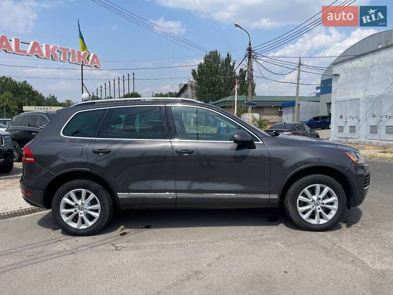 Позашляховик / Кросовер Volkswagen Touareg 2012 в Миколаєві