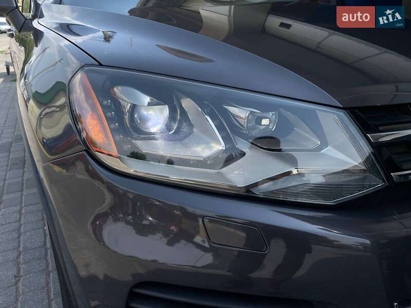 Позашляховик / Кросовер Volkswagen Touareg 2012 в Миколаєві