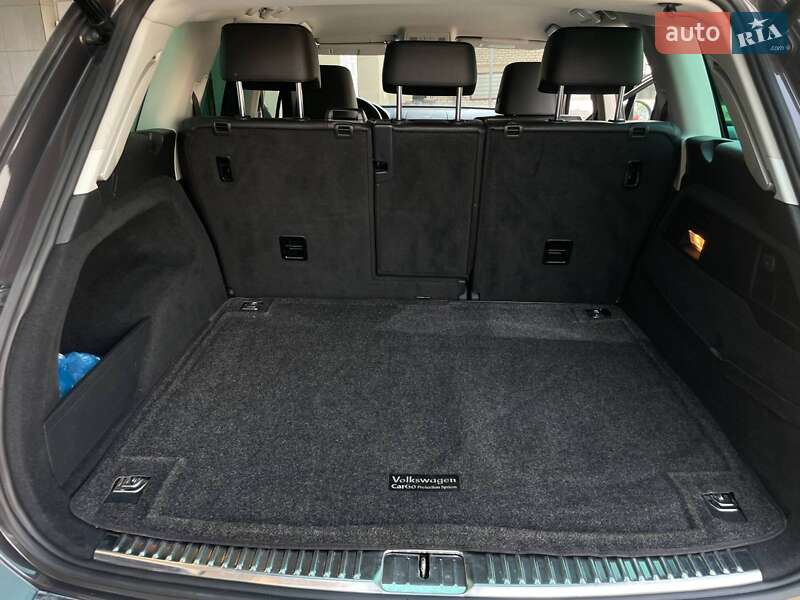 Позашляховик / Кросовер Volkswagen Touareg 2012 в Миколаєві