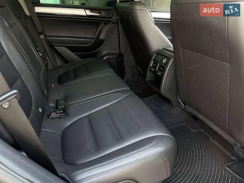 Позашляховик / Кросовер Volkswagen Touareg 2012 в Миколаєві