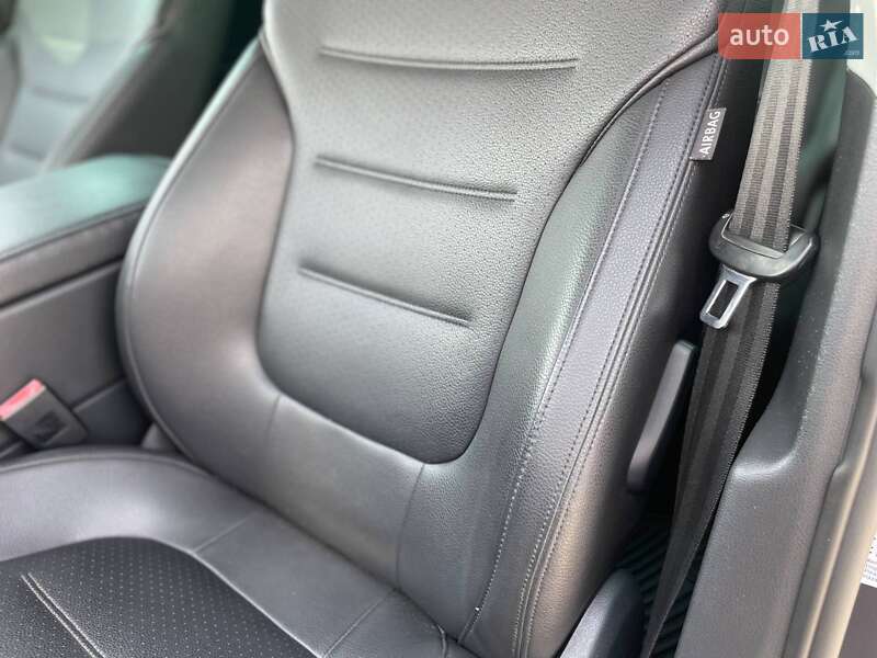 Позашляховик / Кросовер Volkswagen Touareg 2012 в Миколаєві