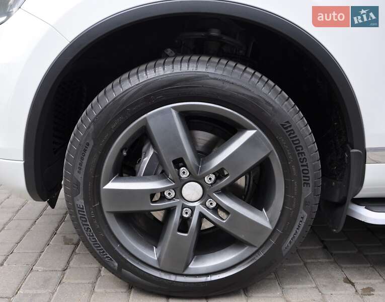 Внедорожник / Кроссовер Volkswagen Touareg 2013 в Одессе