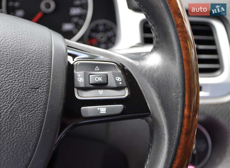 Внедорожник / Кроссовер Volkswagen Touareg 2013 в Одессе